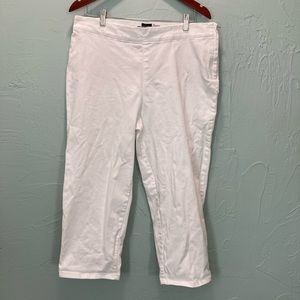 Talbots Heritage 
14-White Capris 
Side zipper